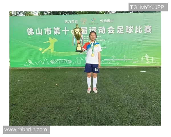 追逐梦想的绿茵场我多想成为耀眼的足球明星